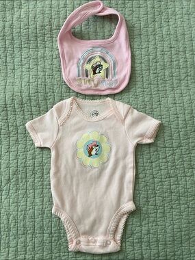 Pink Baby Bodysuit & Bib Set with Cute Cartoon Flower
